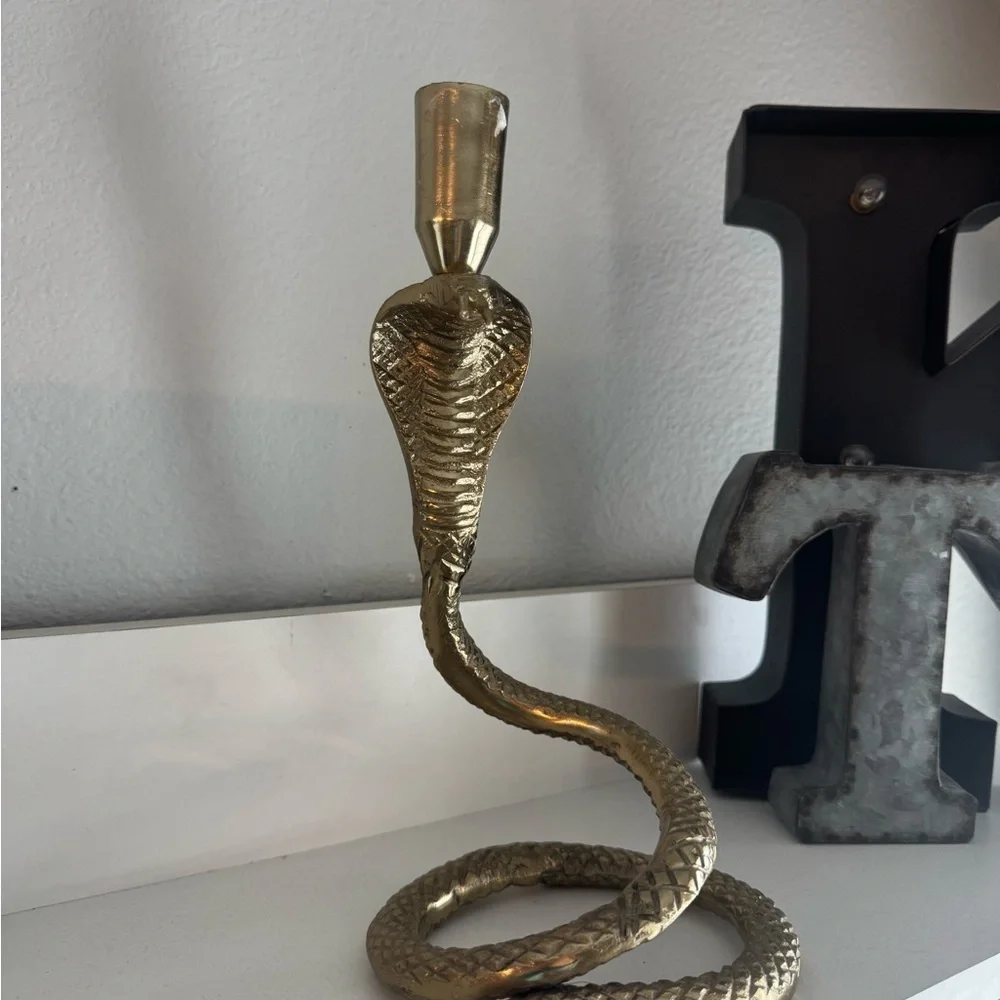 Gold 10’ in Cobra Snake Candle Holder